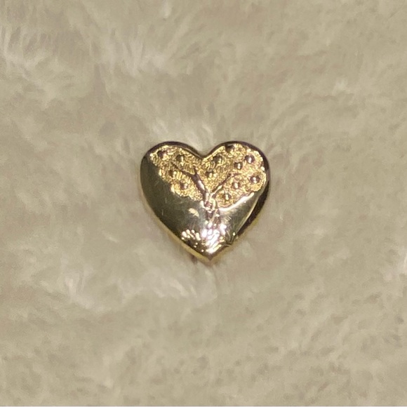 5 Pins for 16$ - Picture 2 of 7